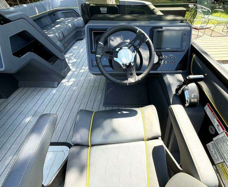 24ft Manitou Yacht For Sale