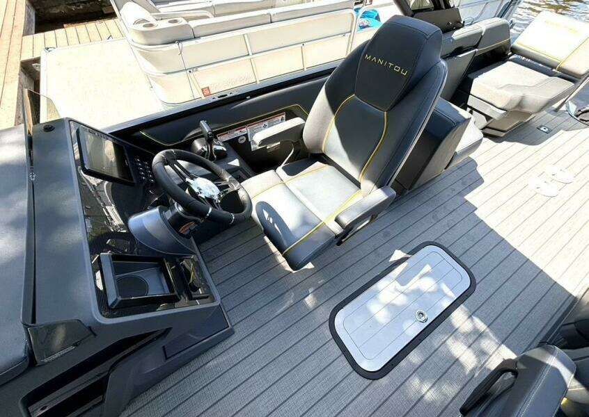 24ft Manitou Yacht For Sale
