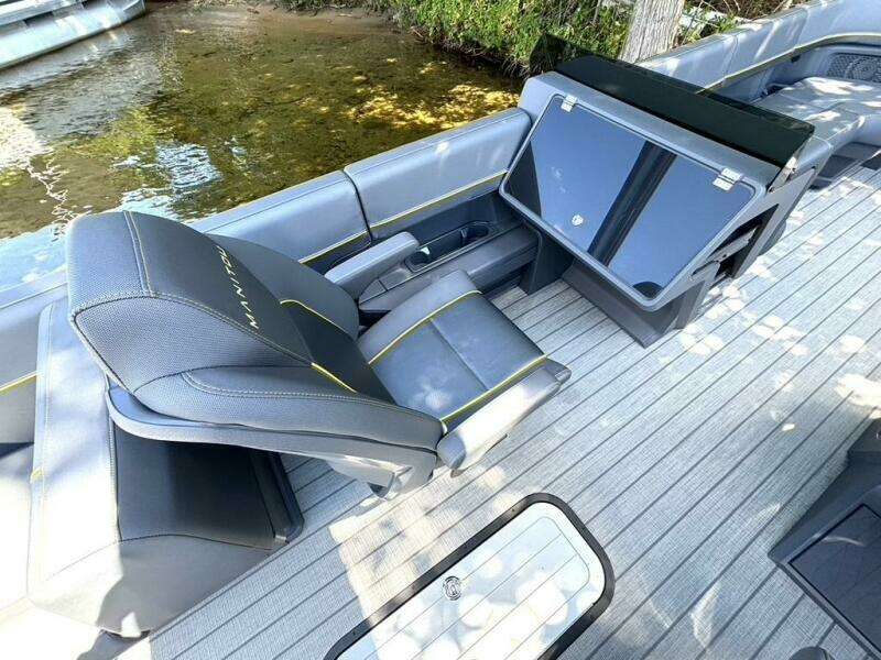 24ft Manitou Yacht For Sale