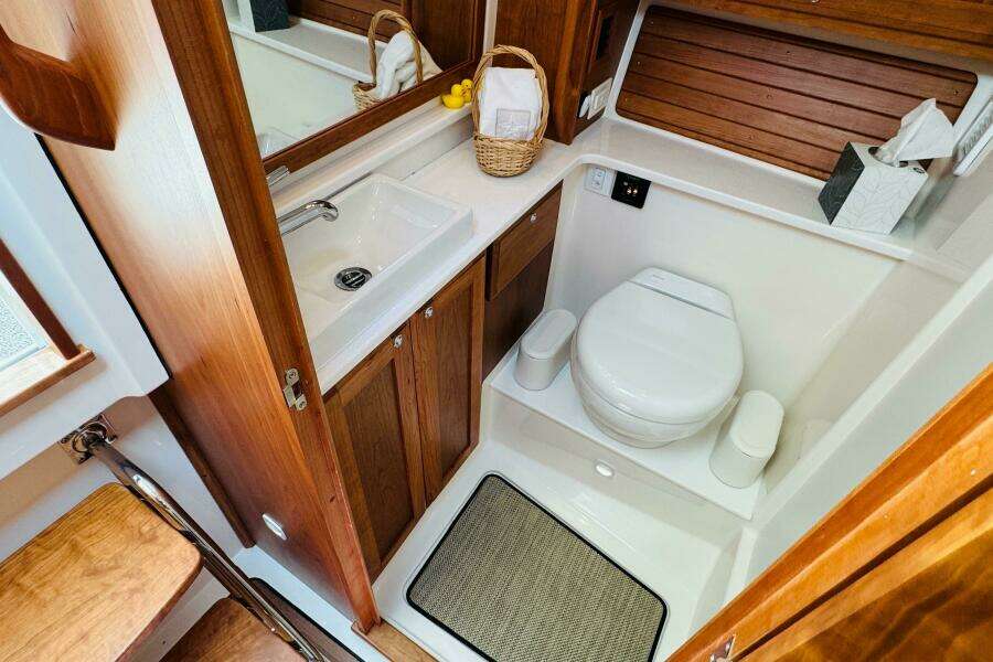 34ft Back Cove Yacht For Sale