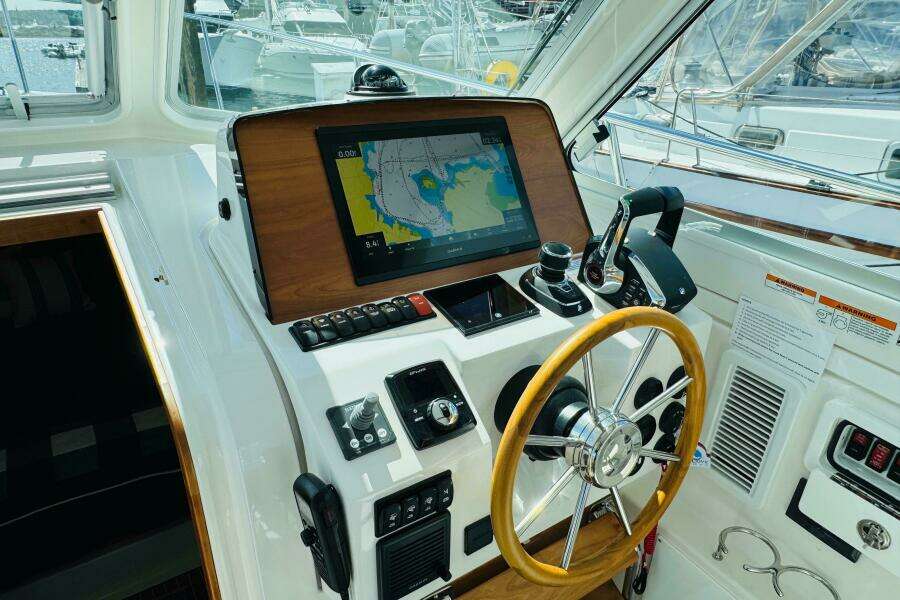 34ft Back Cove Yacht For Sale