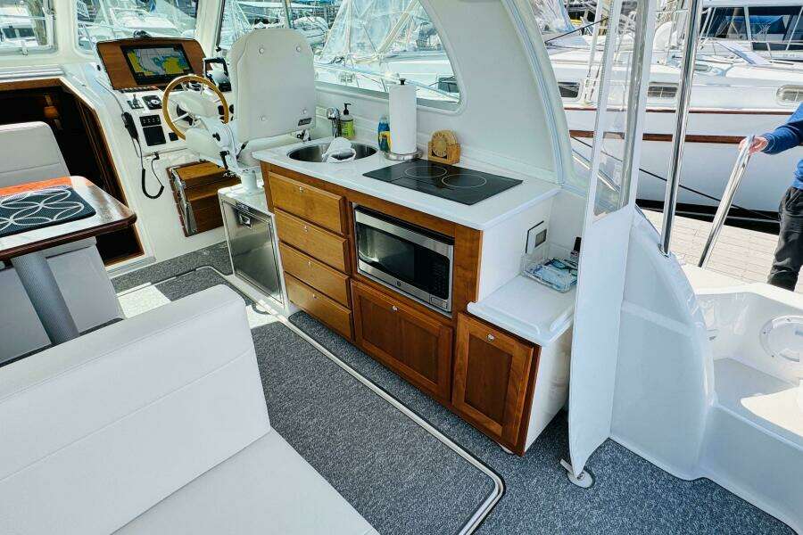 34ft Back Cove Yacht For Sale