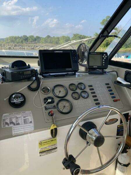 24ft Bayliner Yacht For Sale