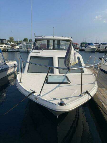 24ft Bayliner Yacht For Sale