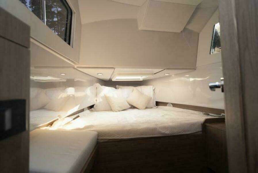 VIRTUE YACHTS V10 T-Tops