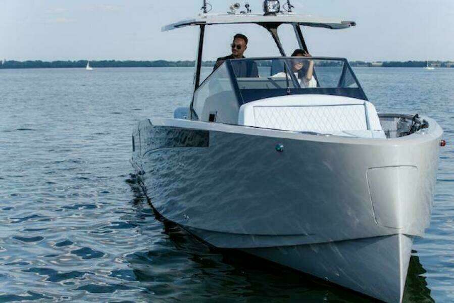 VIRTUE YACHTS V10 T-Tops