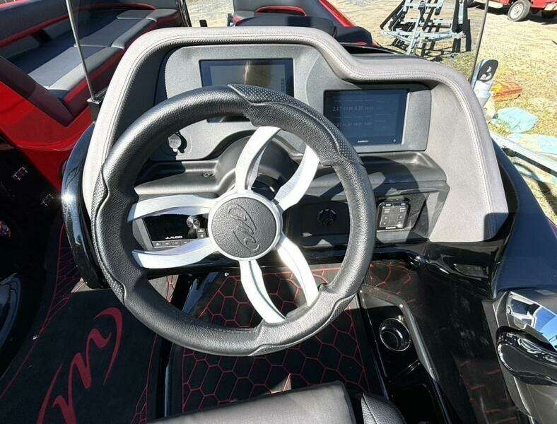 27ft Manitou Yacht For Sale