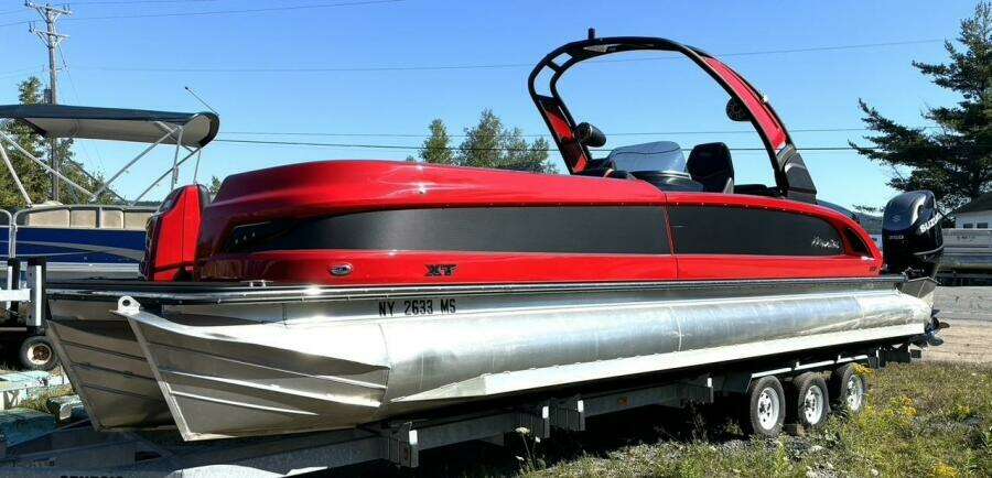 27ft Manitou Yacht For Sale