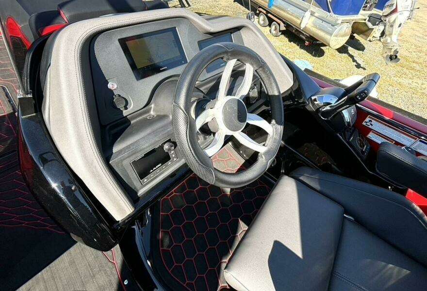 27ft Manitou Yacht For Sale