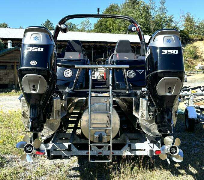27ft Manitou Yacht For Sale