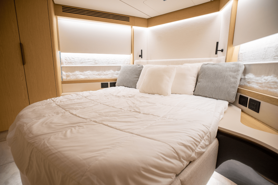 62ft Azimut Yacht For Sale
