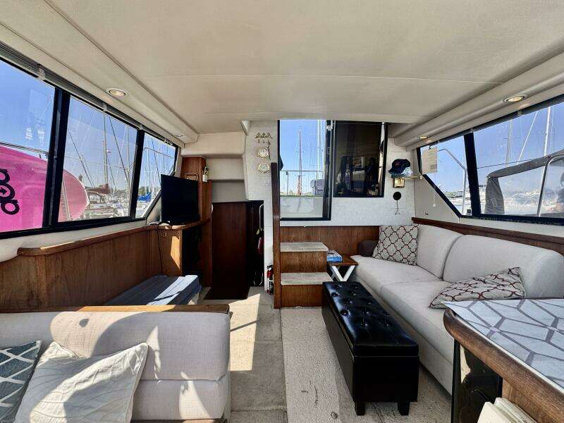 33ft Carver Yacht For Sale