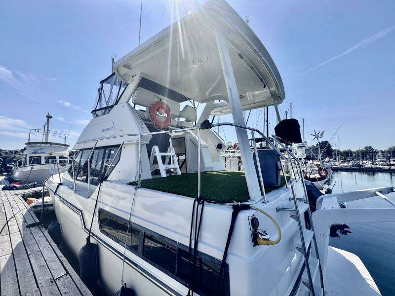 33ft Carver Yacht For Sale