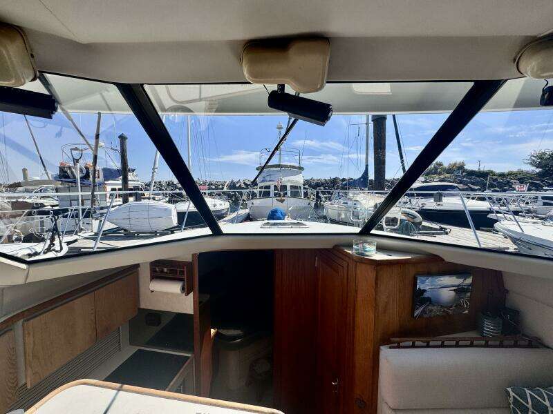 33ft Carver Yacht For Sale