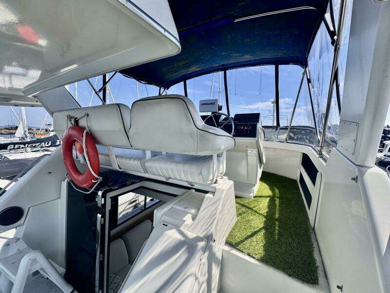 33ft Carver Yacht For Sale