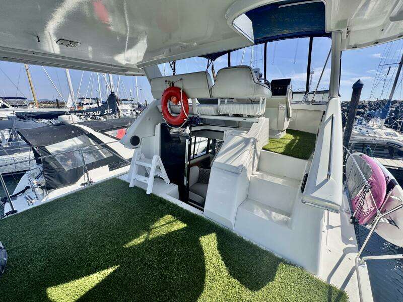33ft Carver Yacht For Sale
