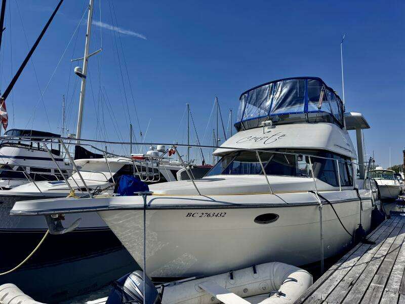 33ft Carver Yacht For Sale
