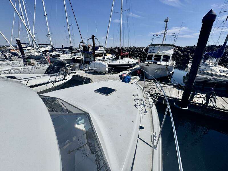 33ft Carver Yacht For Sale