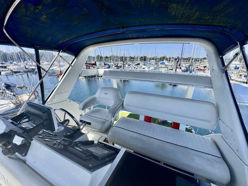 33ft Carver Yacht For Sale