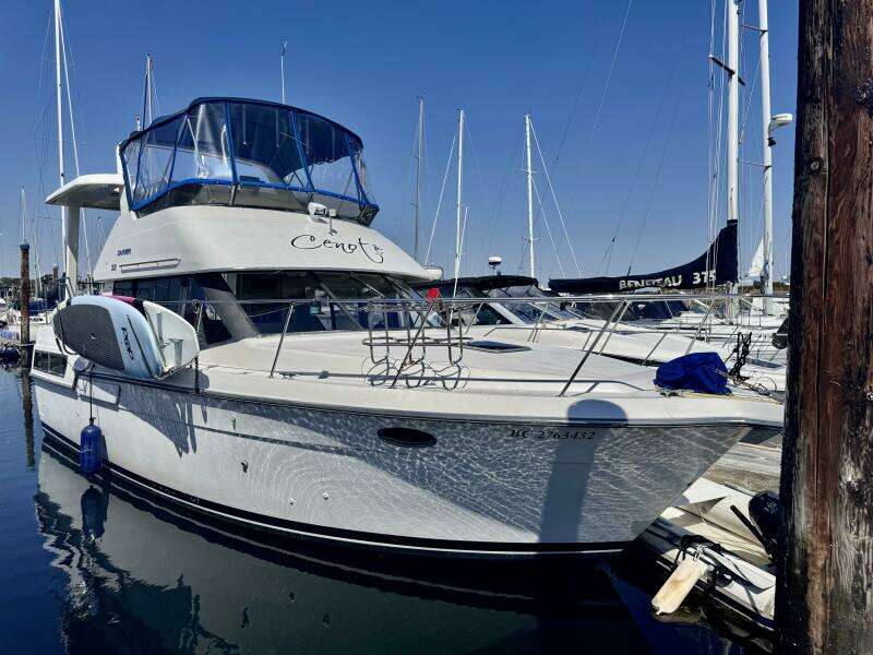33ft Carver Yacht For Sale