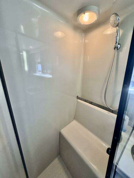 33ft Carver Yacht For Sale