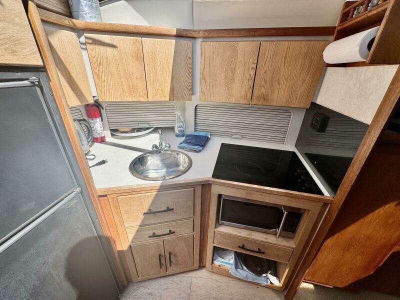 33ft Carver Yacht For Sale