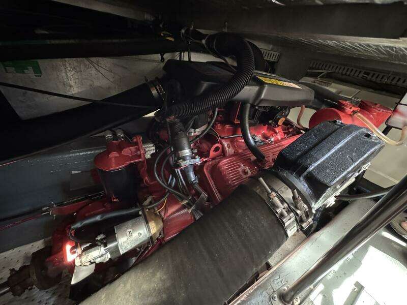 33ft Carver Yacht For Sale