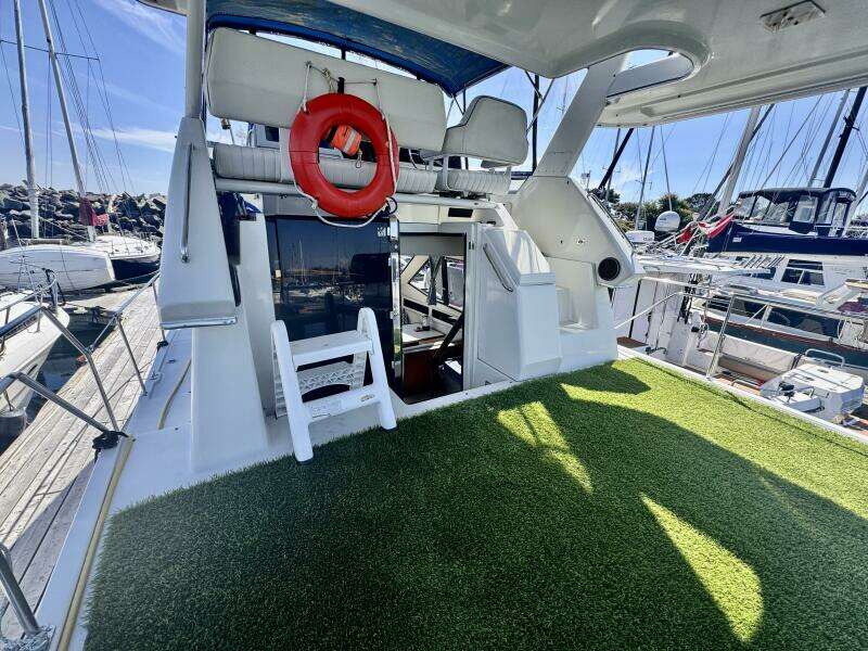 33ft Carver Yacht For Sale