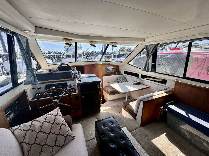 33ft Carver Yacht For Sale