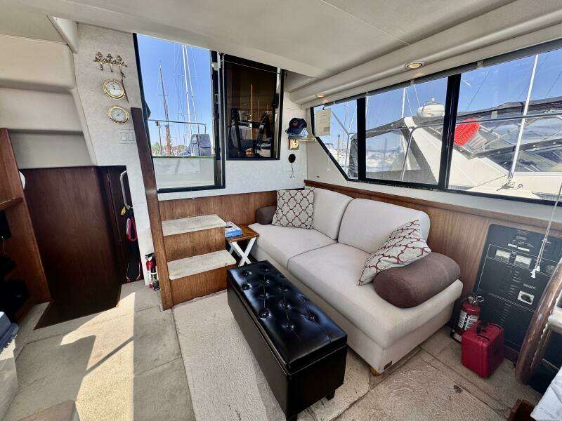 33ft Carver Yacht For Sale