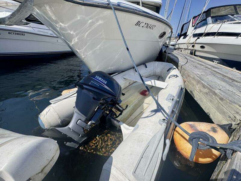 33ft Carver Yacht For Sale