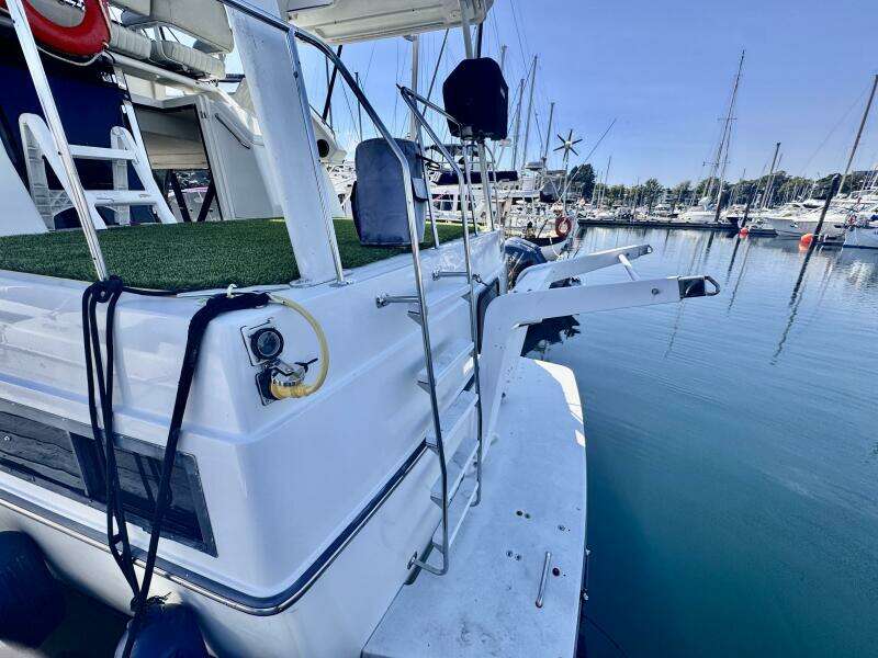 33ft Carver Yacht For Sale