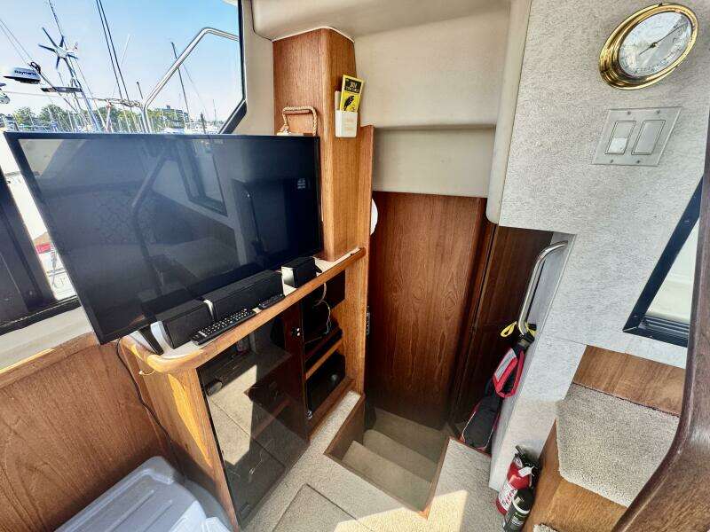 33ft Carver Yacht For Sale