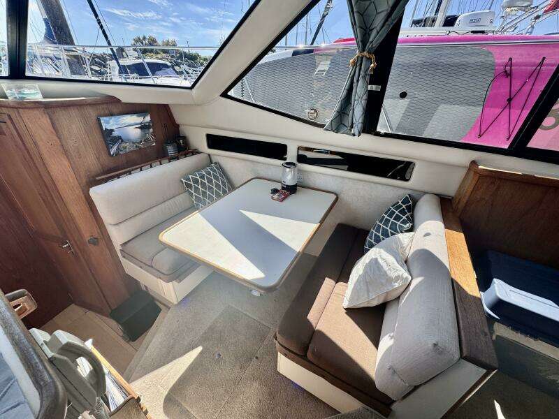 33ft Carver Yacht For Sale