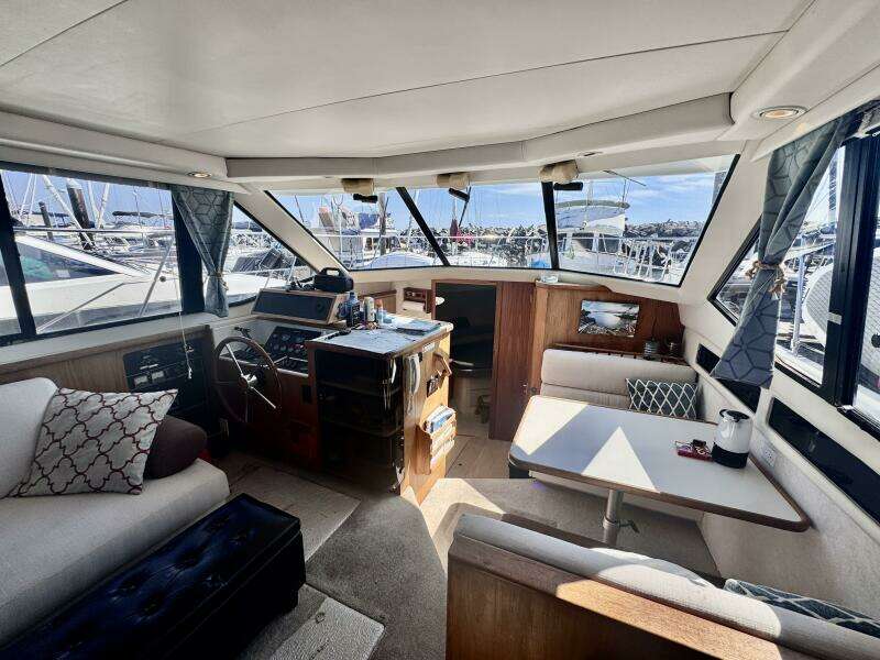 33ft Carver Yacht For Sale