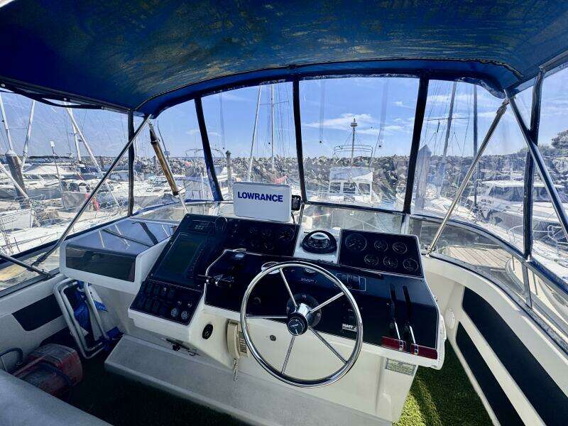 33ft Carver Yacht For Sale