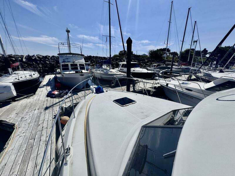 33ft Carver Yacht For Sale