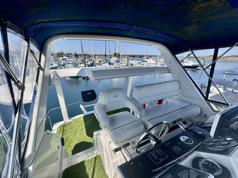 33ft Carver Yacht For Sale