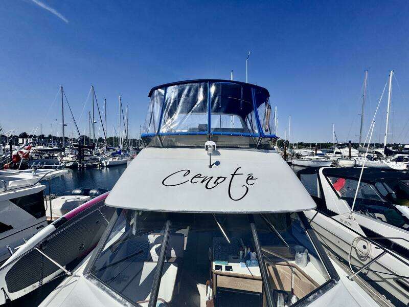 33ft Carver Yacht For Sale