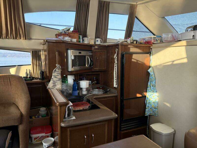 38ft Carver Yacht For Sale