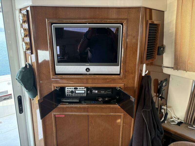 38ft Carver Yacht For Sale