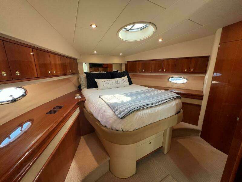 2001 Neptunus 56 Flybridge- VIP Stateroom 