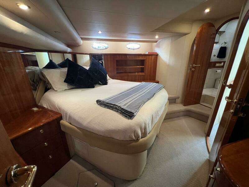 2001 Neptunus 56 Flybridge- Master Stateroom 