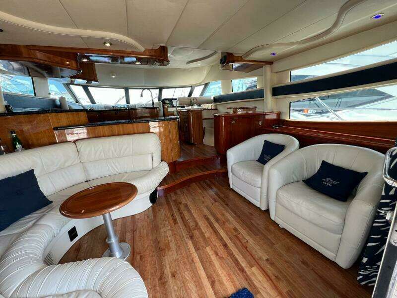 2001 Neptunus 56 Flybridge- Salon 