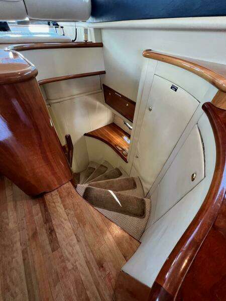 2001 Neptunus 56 Flybridge- Companionway