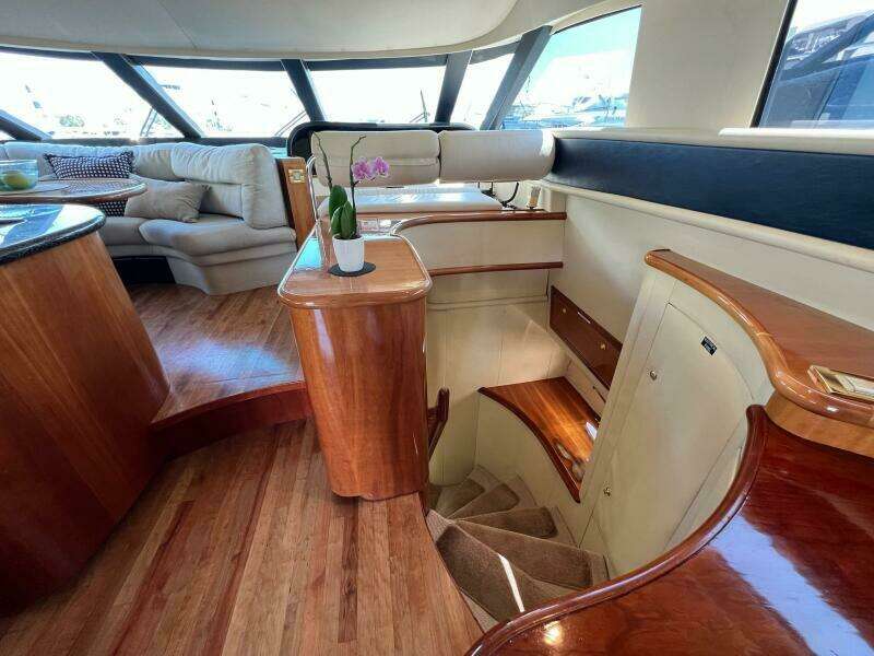 2001 Neptunus 56 Flybridge- Companionway