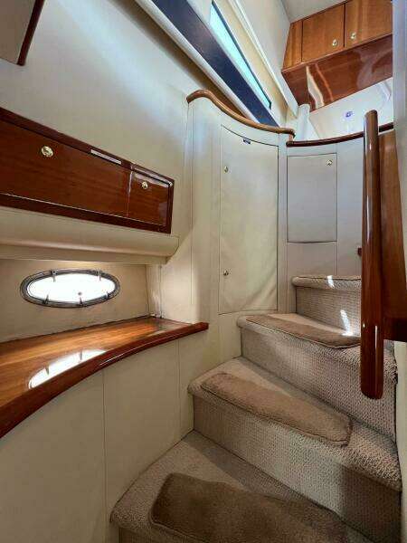 2001 Neptunus 56 Flybridge- Companionway