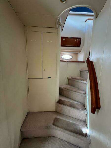 2001 Neptunus 56 Flybridge- Companionway