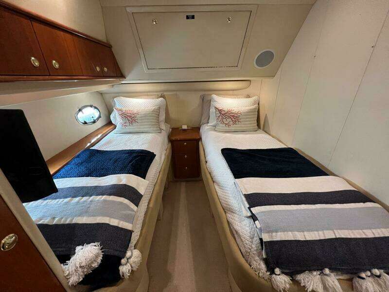 2001 Neptunus 56 Flybridge- Guest Stateroom 2