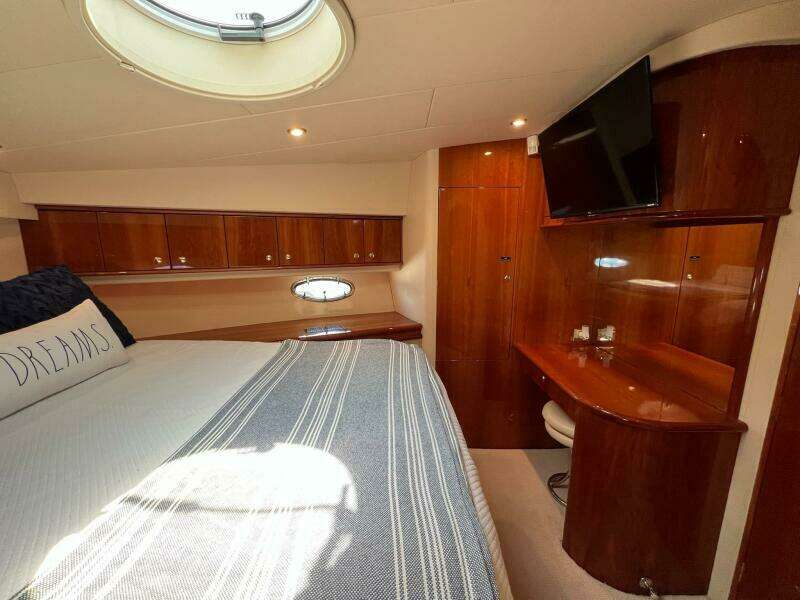 2001 Neptunus 56 Flybridge- Guest Stateroom 